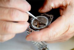 雅克德罗表带太松解决方法大全（轻松调整手表佩戴舒适度指南）