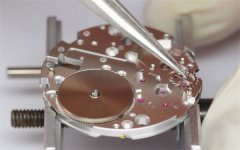 雅克德罗表带太松解决办法详解（轻松调整佩戴舒适度的技巧）